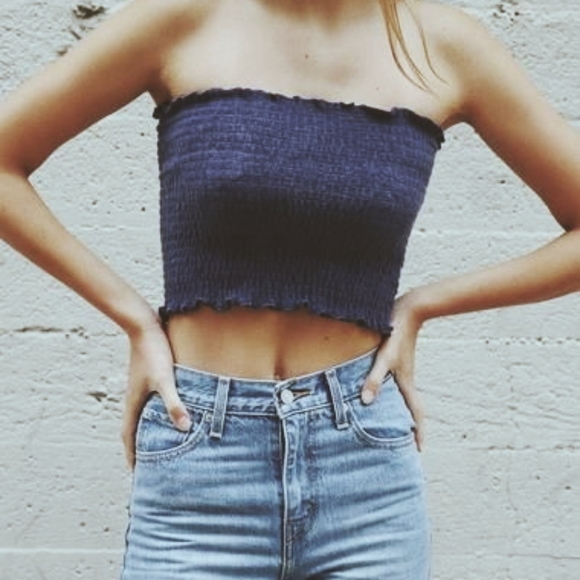 Tops - 🍓NAVY RUCHED CROP TOP